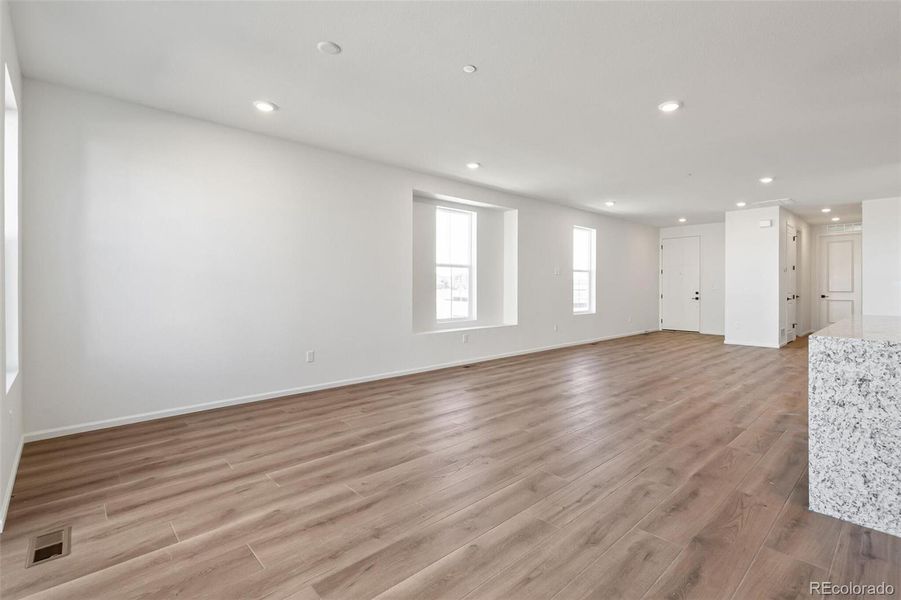 Spacious, unfurnished interior of a new home in Legato, Commerce City (Image 35).