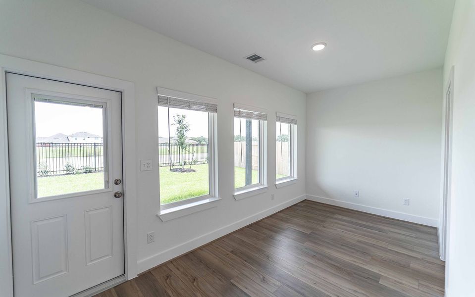 Spacious, unfurnished interior of a new home in Massey Oaks, Pearland (Image 30). Spacious, unfurnished interior of a new home in Massey Oaks, Pearland (Image 30).