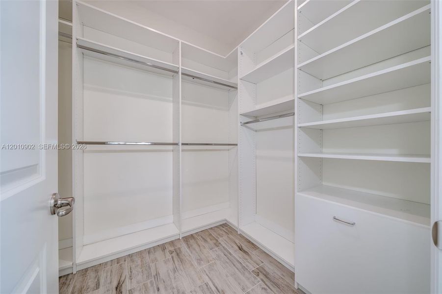 Spacious, unfurnished interior of a new home in , Port St. Lucie (Image 20).