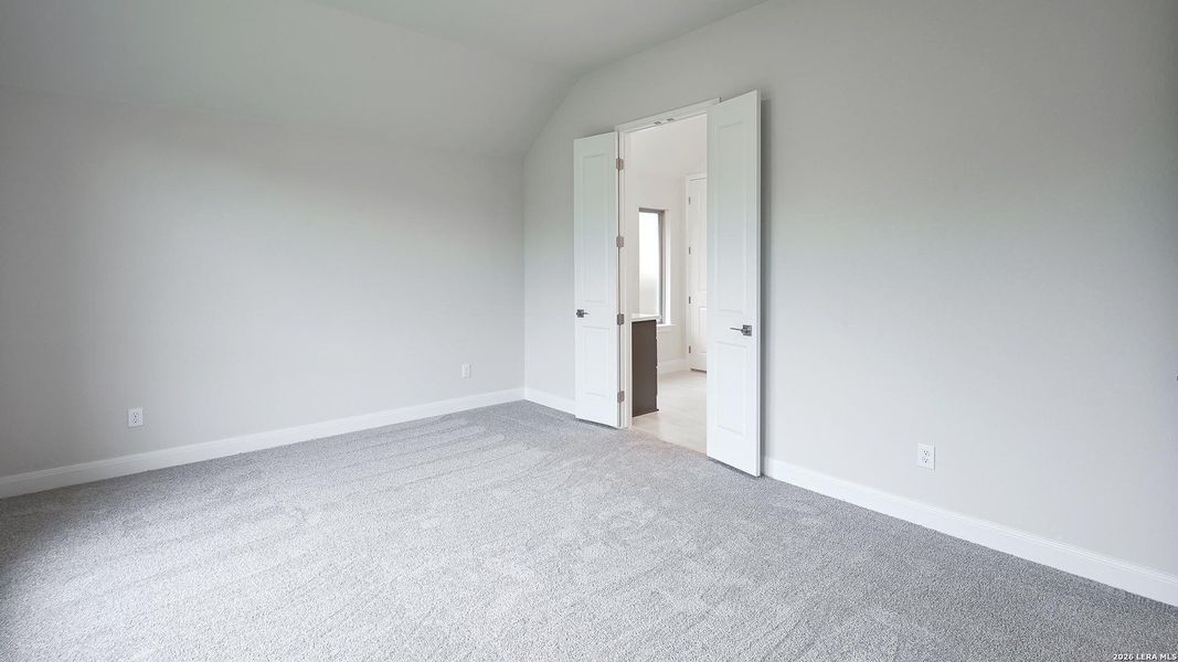 Spacious, unfurnished interior of a new home in Meadows of Mill Creek, Seguin (Image 15).