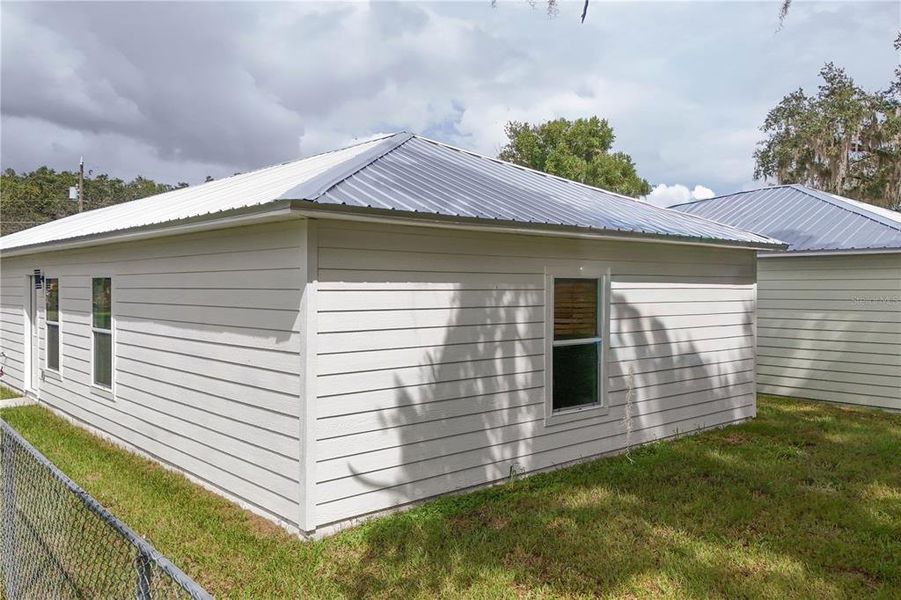 Exterior details and patio area of a home in , Eustis (Image 3).