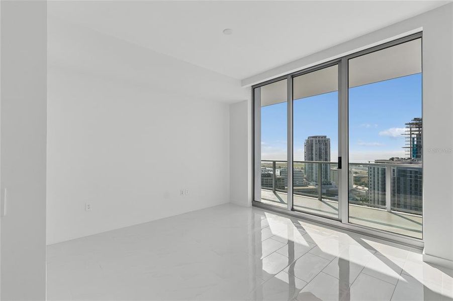 Spacious, unfurnished interior of a new home in , St. Petersburg (Image 23).