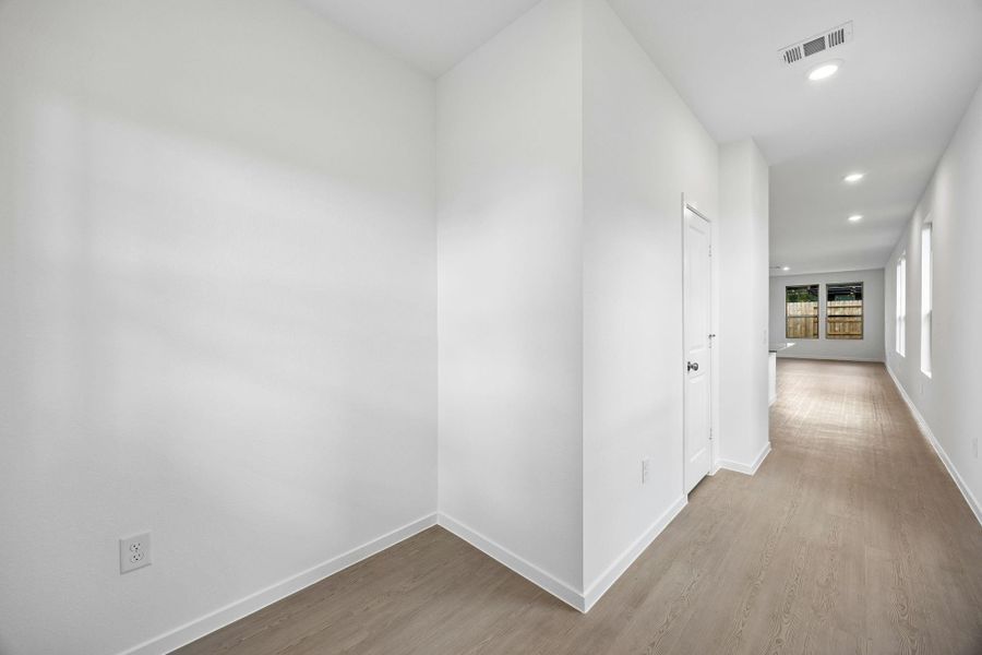Spacious, unfurnished interior of a new home in Mavera, Conroe (Image 31).