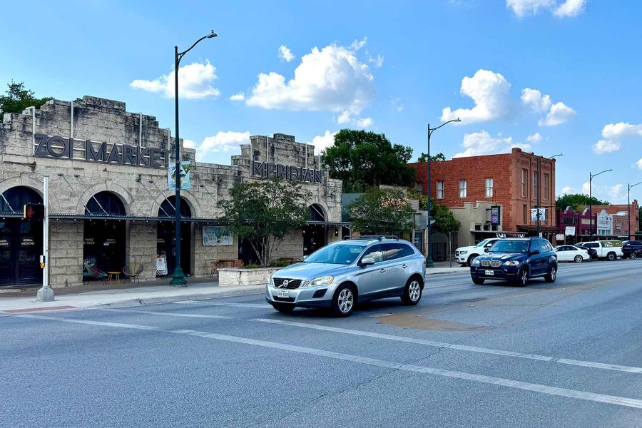 1 Mile Away from Historic Downtown Buda