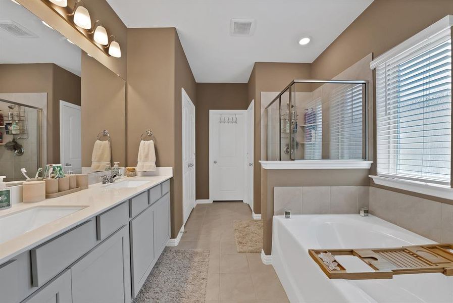 Furnished interior view inside a new home in , Princeton (Image 28).