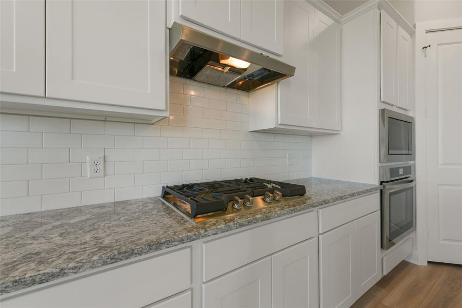 Image 34 of a home in Lago Mar.