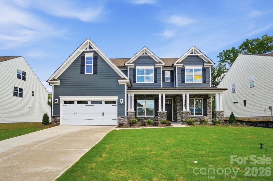 Homesite 172 features a Charleston E floorplan