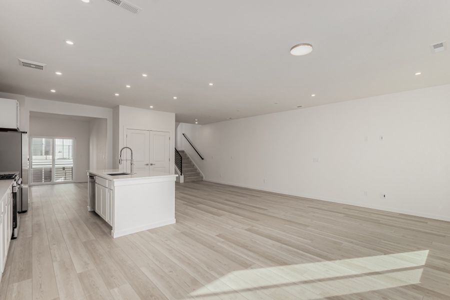 Spacious, unfurnished interior of a new home in Parkside at Victory Ridge, Colorado Springs (Image 12).