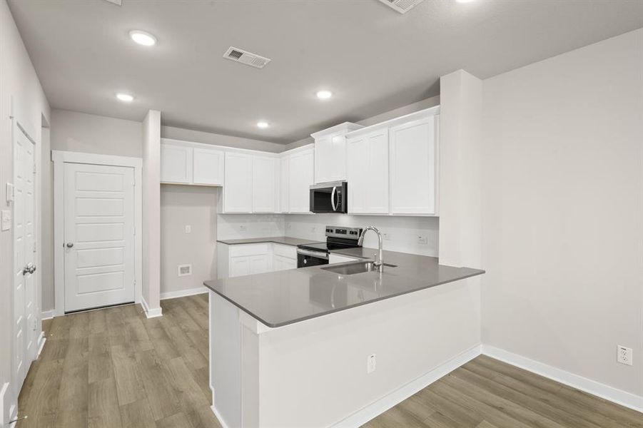 247 Wagon Spoke-Kitchen-1