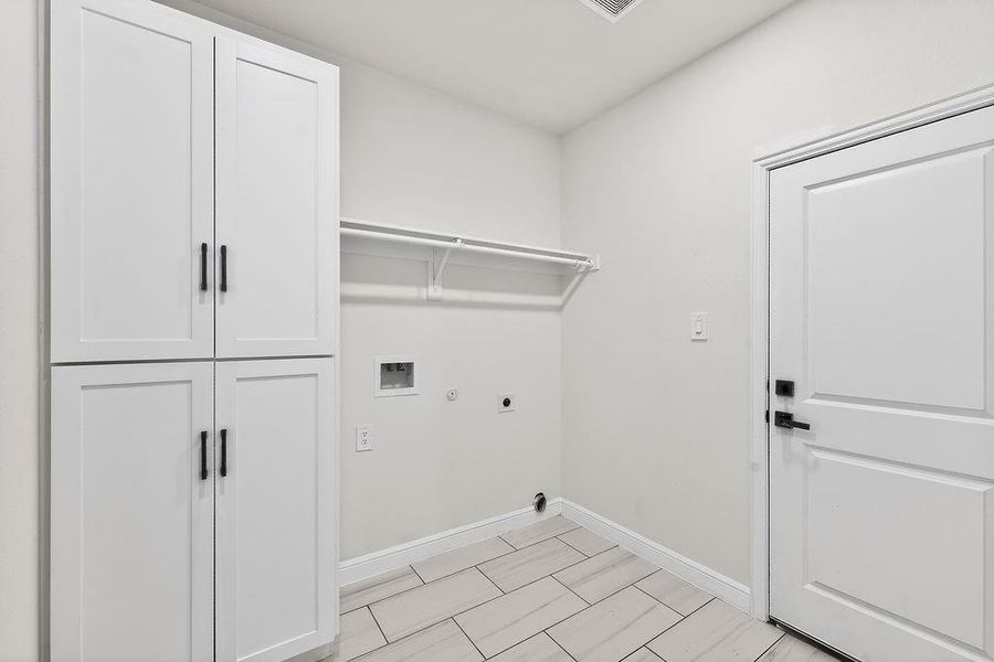 Spacious, unfurnished interior of a new home in , Gun Barrel City (Image 19). Spacious, unfurnished interior of a new home in , Gun Barrel City (Image 19).