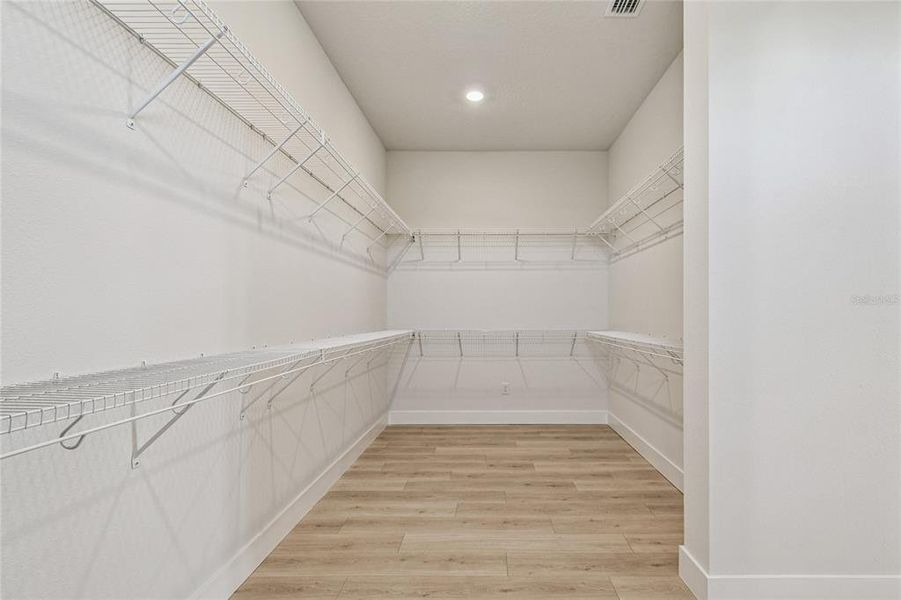 Spacious, unfurnished interior of a new home in Palmera Wellen Park - Classic Series, Venice (Image 37).