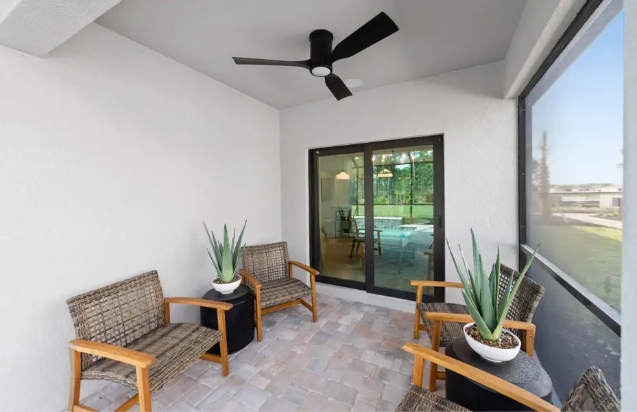 Spacious lanai with serene views Spacious lanai with serene views