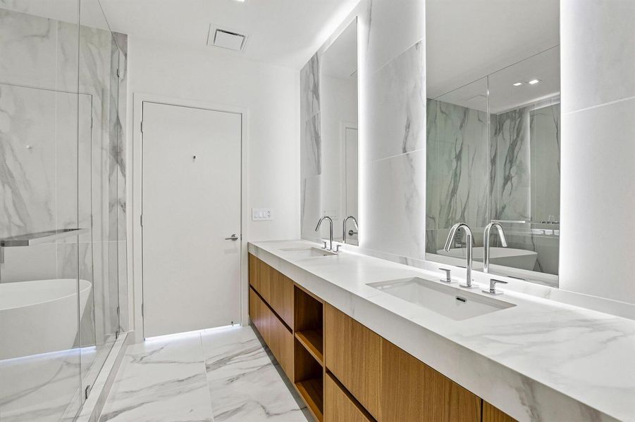 36-web-or-mls-Biscayne Blvd 201-S0409-03