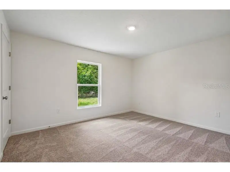 Spacious, unfurnished interior of a new home in The Collection at Inverness, Inverness (Image 8).