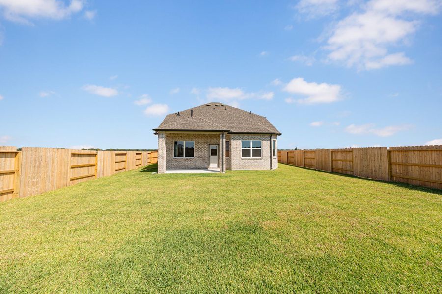 Exterior details and patio area of a home in River Ranch, Dayton (Image 3).