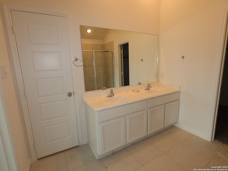 Furnished interior view inside a new home in Agave, San Antonio (Image 10).