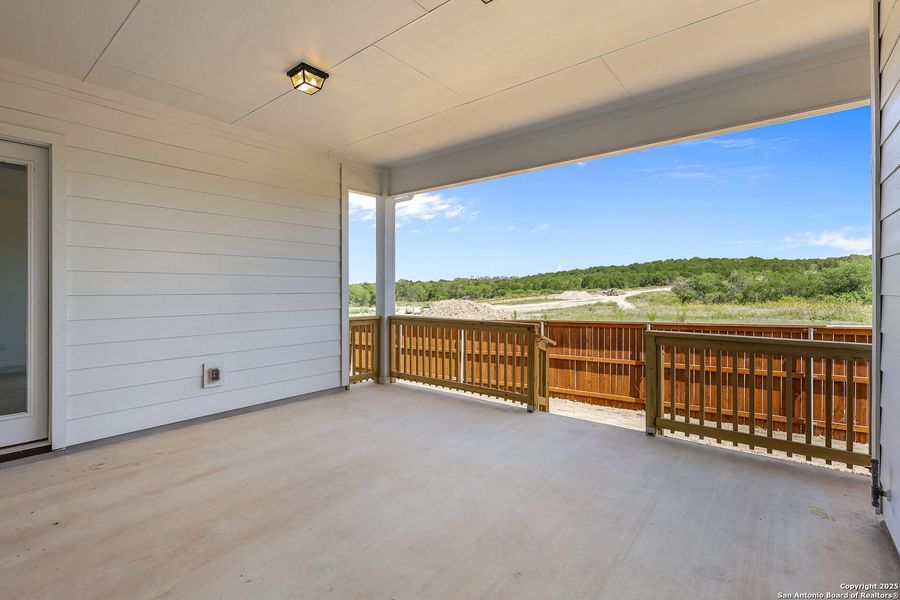 Spacious, unfurnished interior of a new home in Homestead 65', Schertz (Image 14).