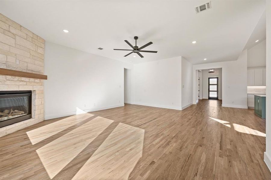 Spacious, unfurnished interior of a new home in Rolling Creek Ranch, Aledo (Image 33). Spacious, unfurnished interior of a new home in Rolling Creek Ranch, Aledo (Image 33).
