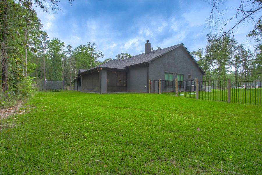 Exterior details and patio area of a home in , Willis (Image 25).