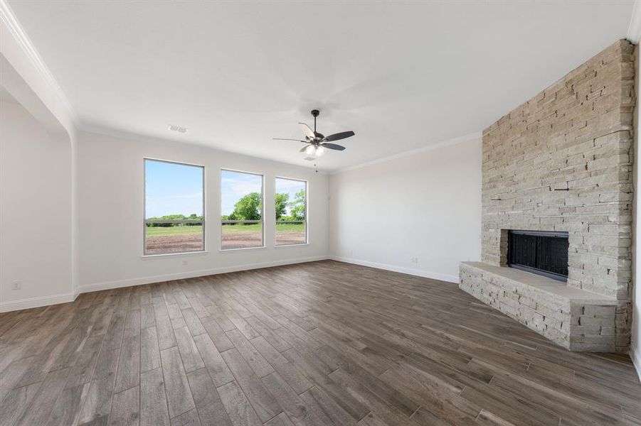 Spacious, unfurnished interior of a new home in , Waxahachie (Image 17).