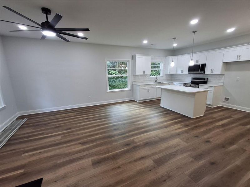 Spacious, unfurnished interior of a new home in , Gainesville (Image 11).