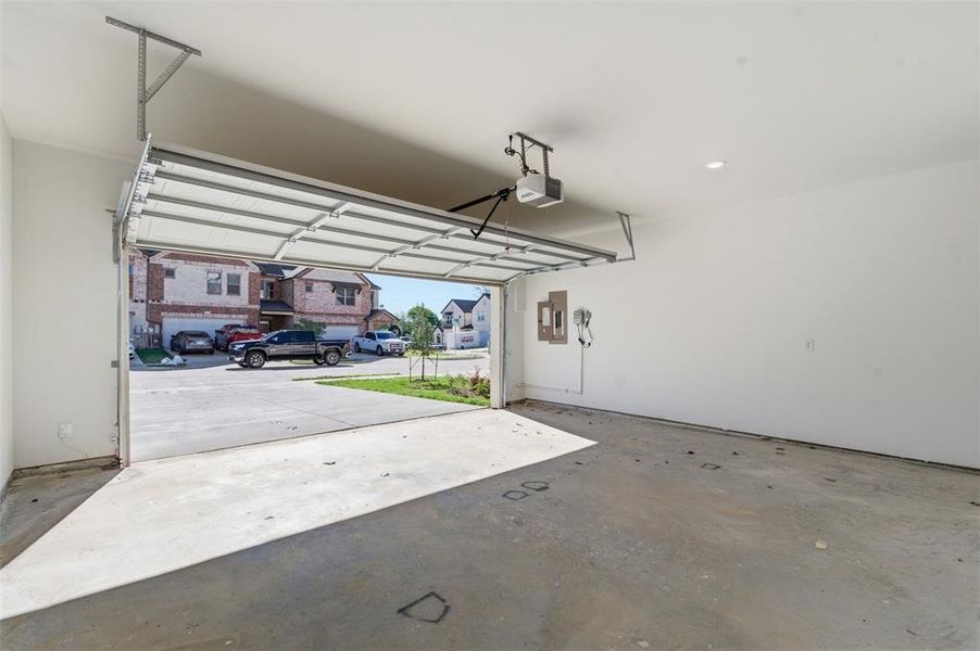 Spacious, unfurnished interior of a new home in , Grand Prairie (Image 20).