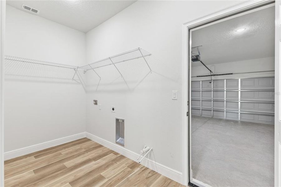 Spacious, unfurnished interior of a new home in , Ocala (Image 21).