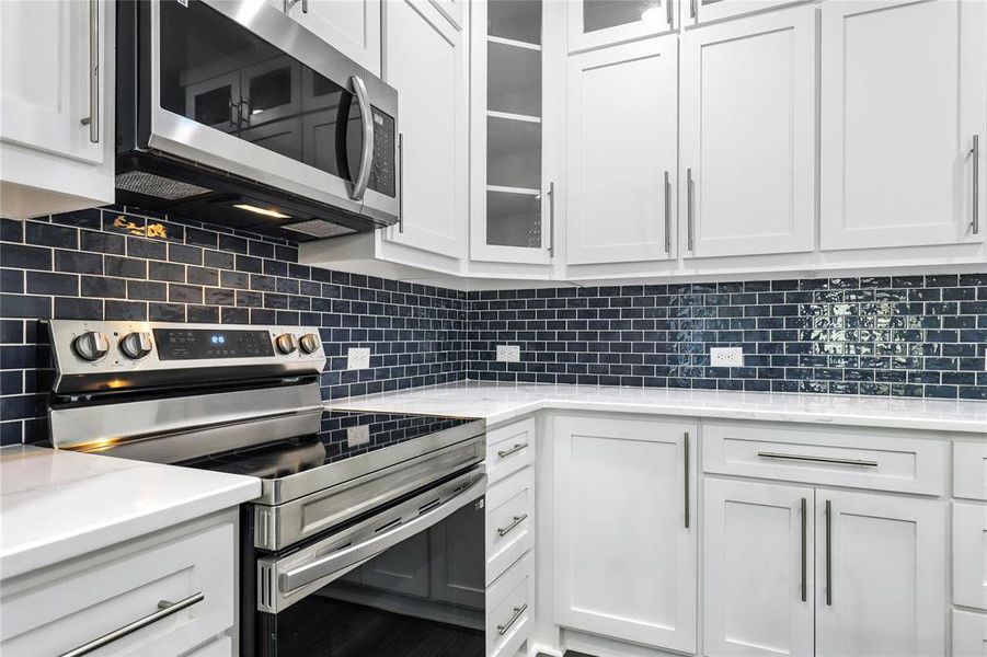 Furnished interior view inside a new home in , Cleburne (Image 12).