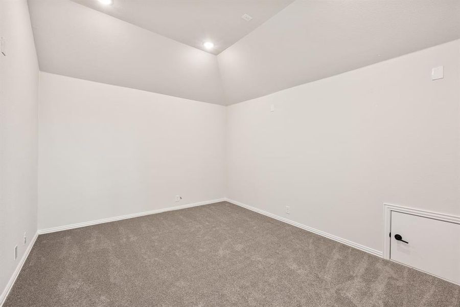 Spacious, unfurnished interior of a new home in Villages of Walnut Grove, Midlothian (Image 32).