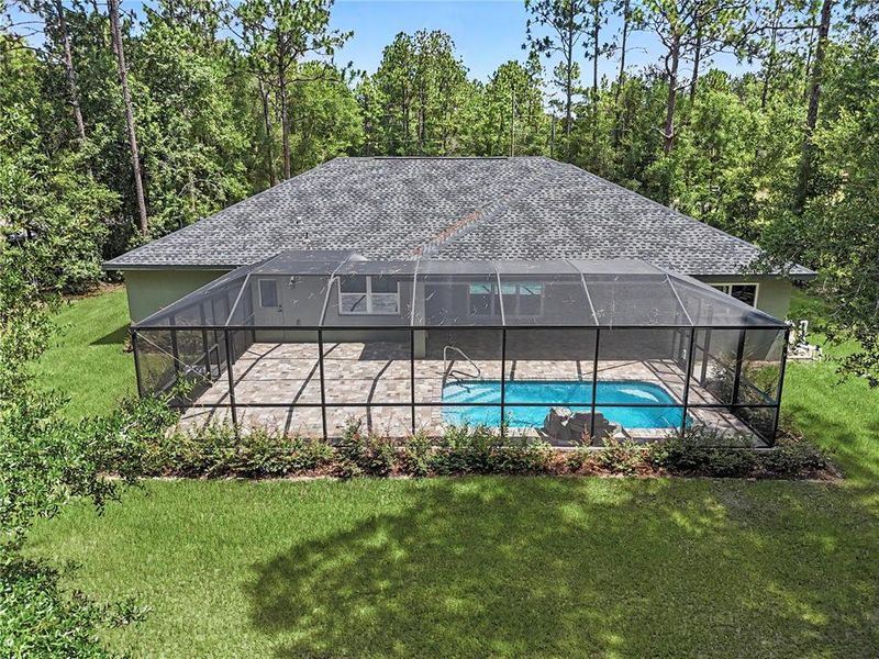 Exterior details and patio area of a home in , Dunnellon (Image 4).