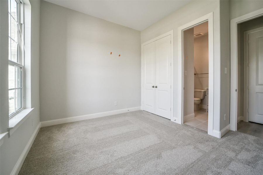 Spacious, unfurnished interior of a new home in Del Bello Lakes 60', Manvel (Image 24). Spacious, unfurnished interior of a new home in Del Bello Lakes 60', Manvel (Image 24).