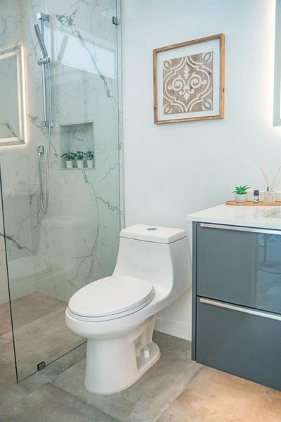 Furnished interior view inside a new home in , Sarasota (Image 37).