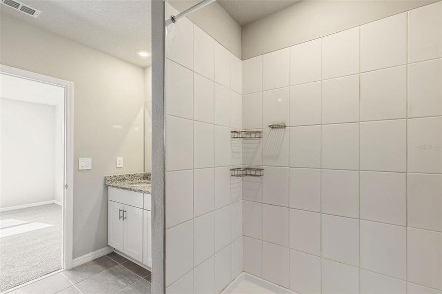 Close-up of interior finishes inside a home in Park East, Plant City (Image 9).