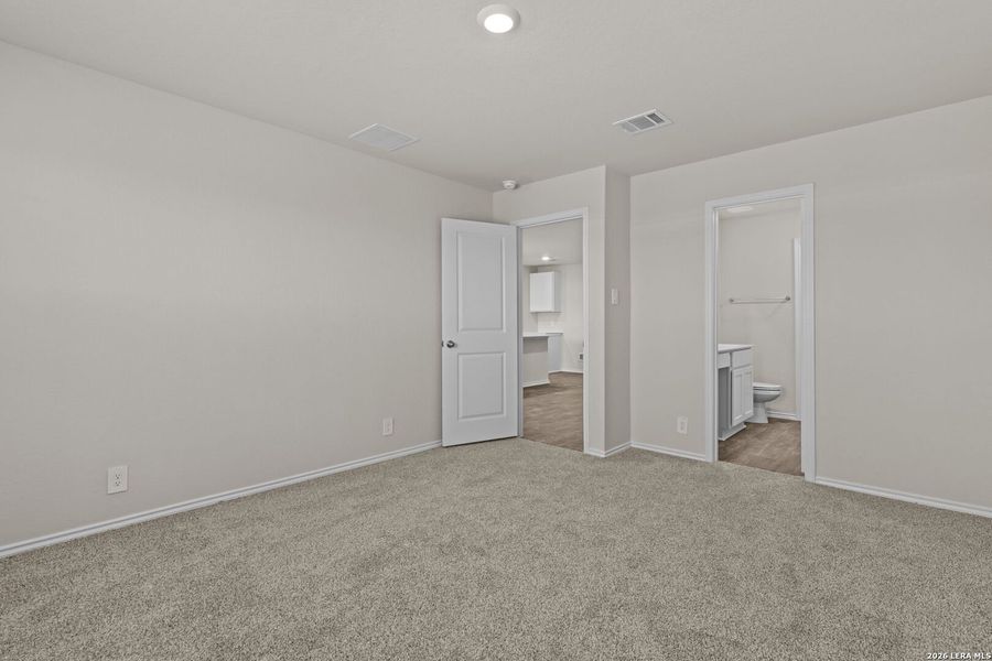 Spacious, unfurnished interior of a new home in Redbird Ranch, San Antonio (Image 20). Spacious, unfurnished interior of a new home in Redbird Ranch, San Antonio (Image 20).