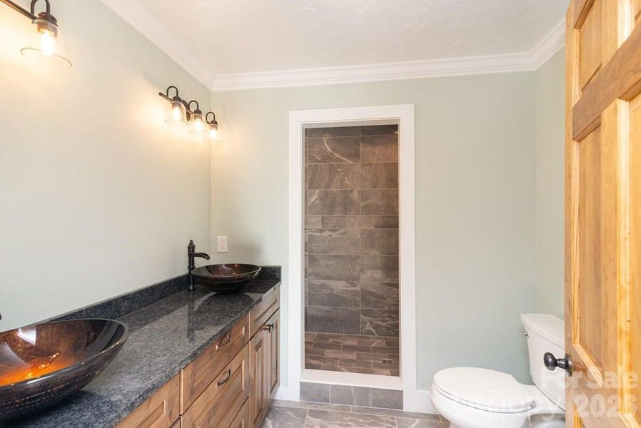 Furnished interior view inside a new home in , Sylva (Image 4).