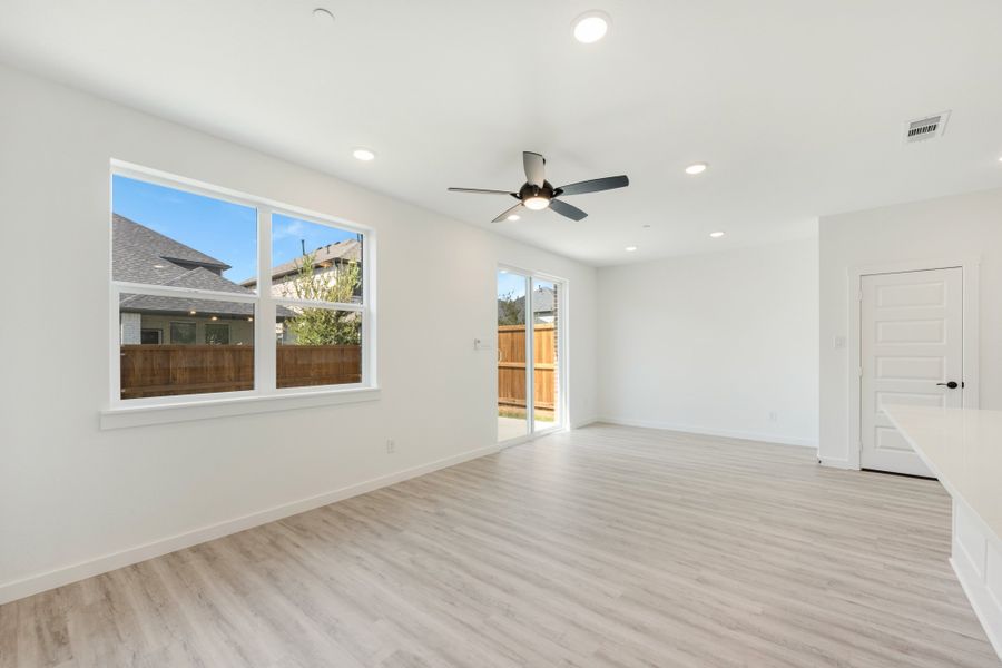 Spacious, unfurnished interior of a new home in Woodbridge Townhomes, Wylie (Image 21).