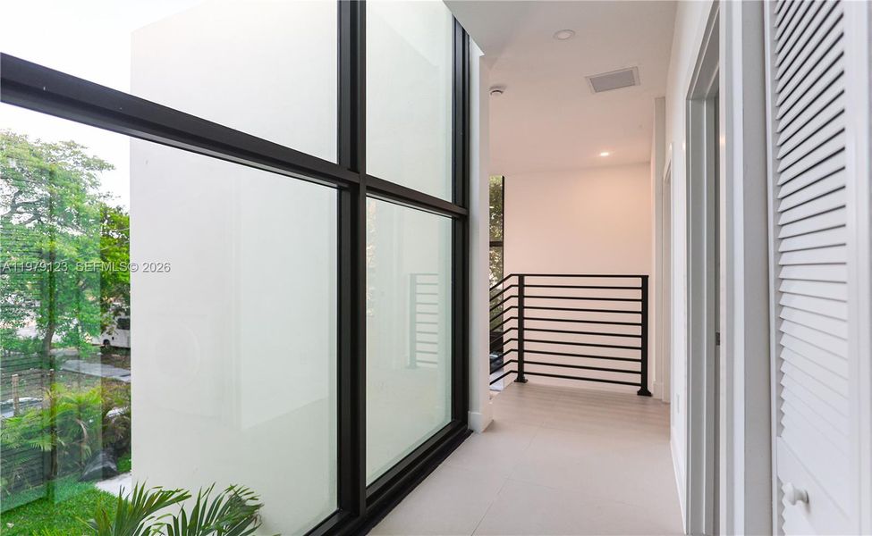 Exterior details and patio area of a home in , Miami (Image 11).