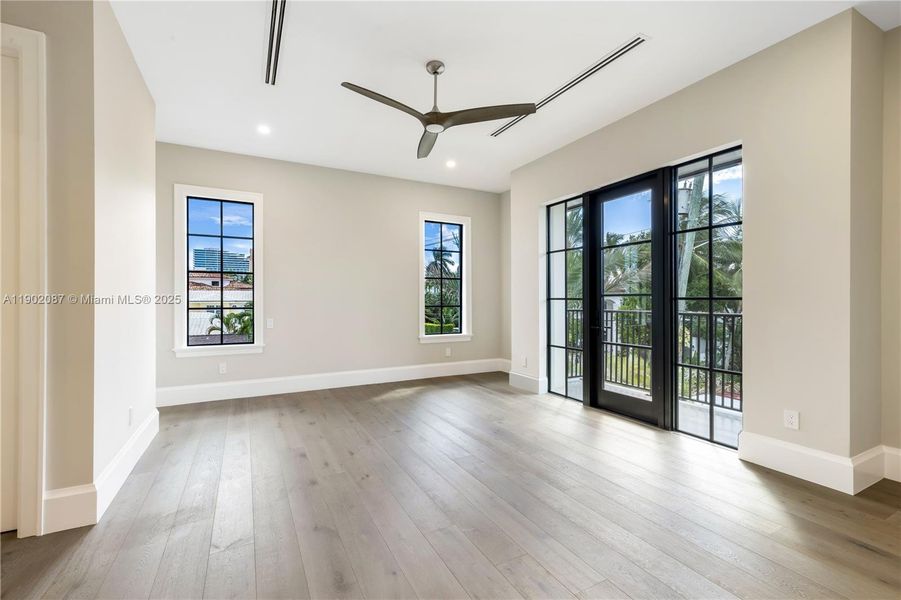 Spacious, unfurnished interior of a new home in , Fort Lauderdale (Image 17). Spacious, unfurnished interior of a new home in , Fort Lauderdale (Image 17).
