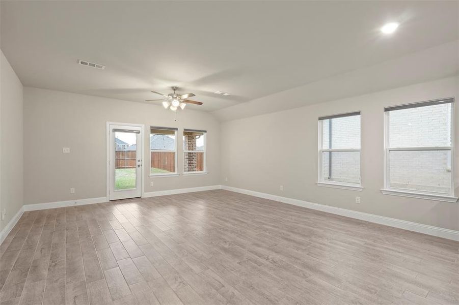 Spacious, unfurnished interior of a new home in , Anna (Image 31).