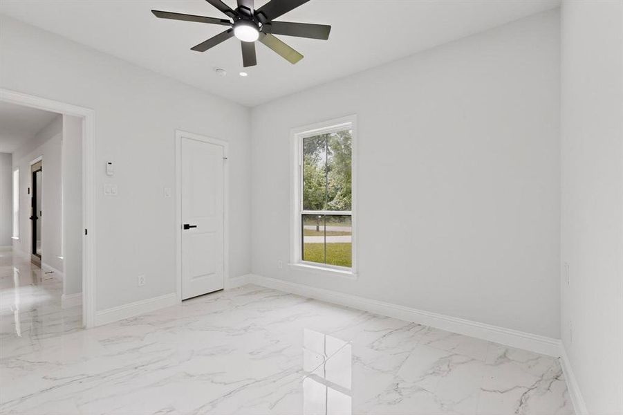 Spacious, unfurnished interior of a new home in , Tool (Image 34).