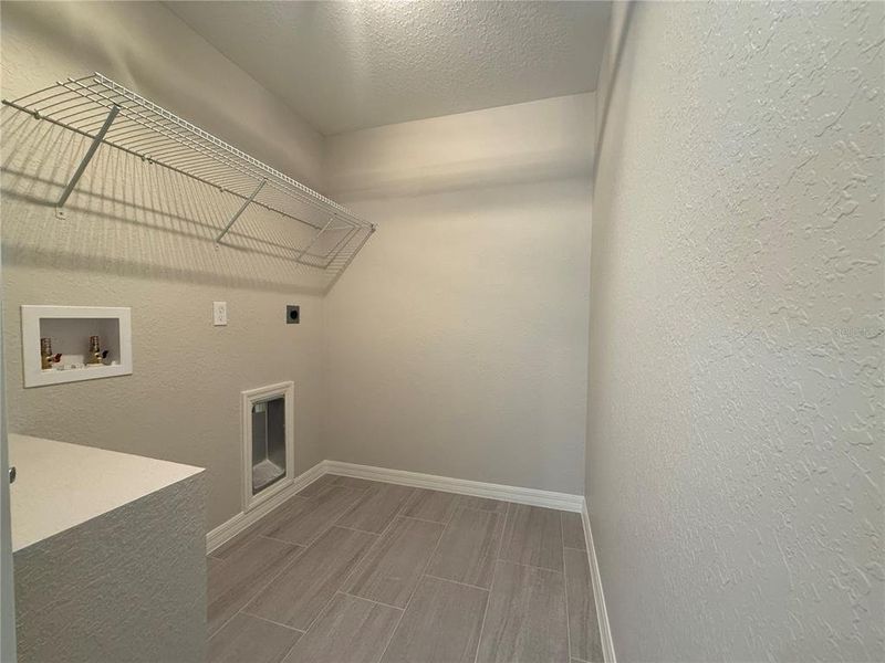 Spacious, unfurnished interior of a new home in , Dunnellon (Image 10).