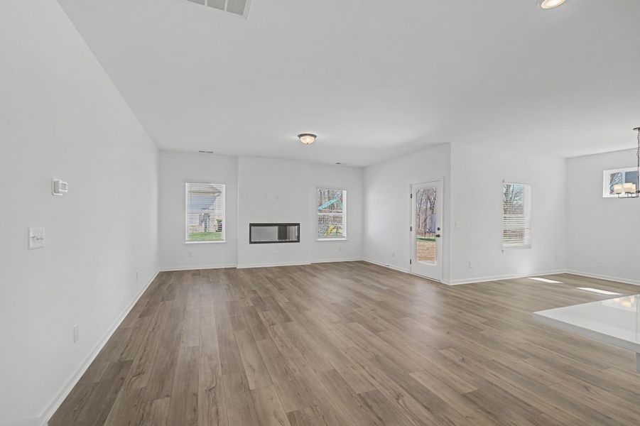 Spacious, unfurnished interior of a new home in The Oaks, Clarksville (Image 14).