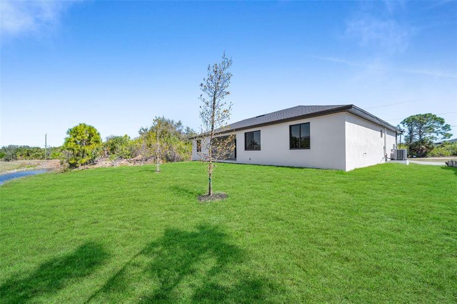 Exterior details and patio area of a home in , Port Charlotte (Image 19).
