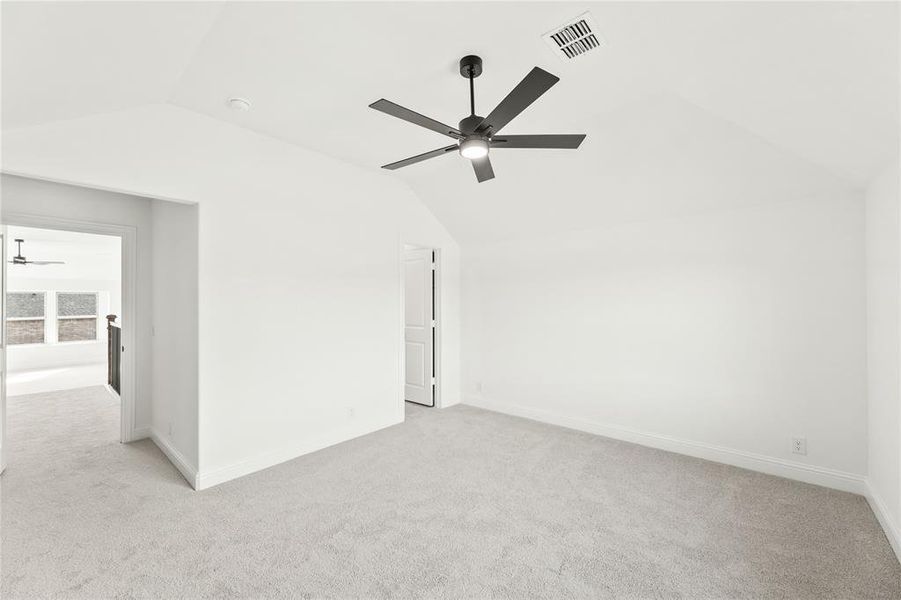 Spacious, unfurnished interior of a new home in Crystal Lake Estates, Red Oak (Image 32).