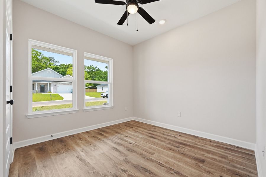 Spacious, unfurnished interior of a new home in Barton's Bend, Crestview (Image 32).