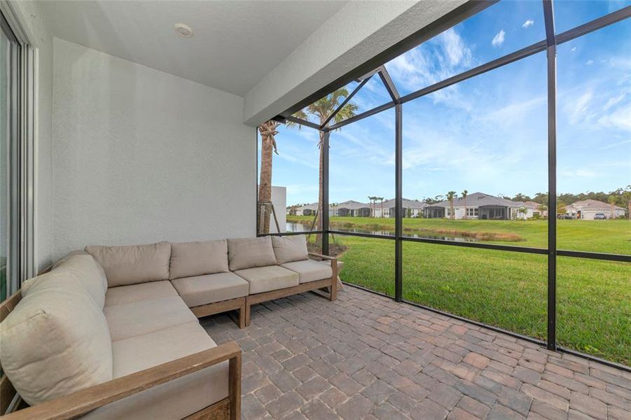 Exterior details and patio area of a home in , Sarasota (Image 4).