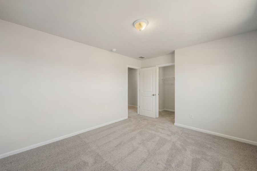 Spacious, unfurnished interior of a new home in Richmond Hill, Inman (Image 21).