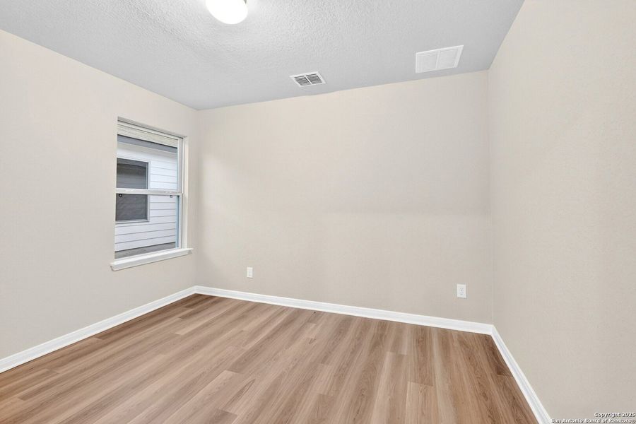 Spacious, unfurnished interior of a new home in Park Place, New Braunfels (Image 32).