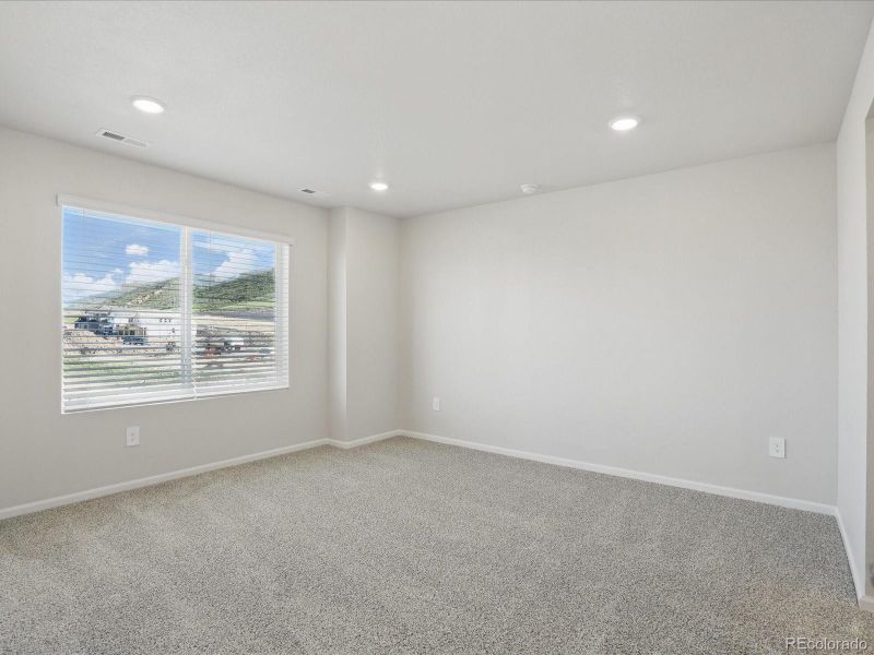 Spacious, unfurnished interior of a new home in Three Hills, Morrison (Image 24).