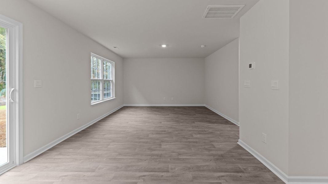 Spacious, unfurnished interior of a new home in Blair Ridge, La Grange (Image 15).